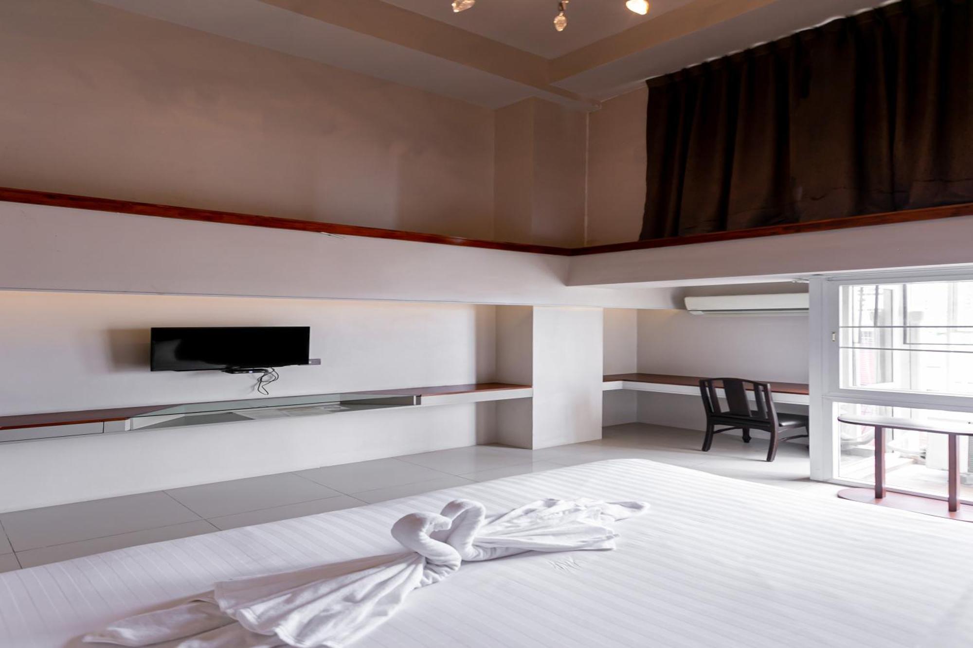 A Room Bangkok Sathorn Exterior photo